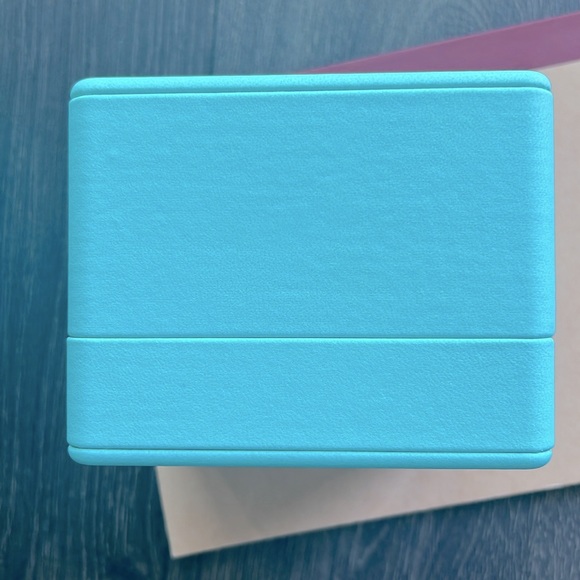 Tiffany bracelet storage box. - Picture 8 of 10